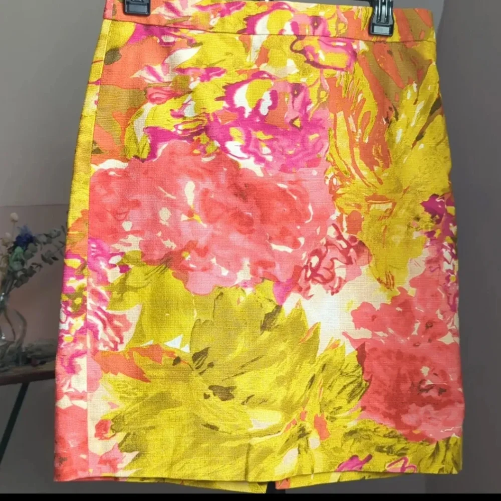 J Crew tag size 2 Floral skirt - Picture 1 of 2